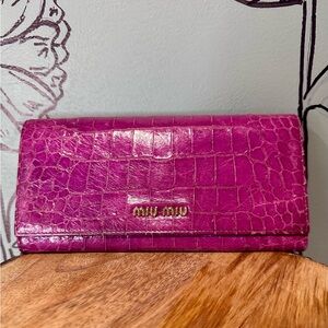 Miu Miu Croc-Embossed Leather Wallet in Fuchsia with Gold Logo